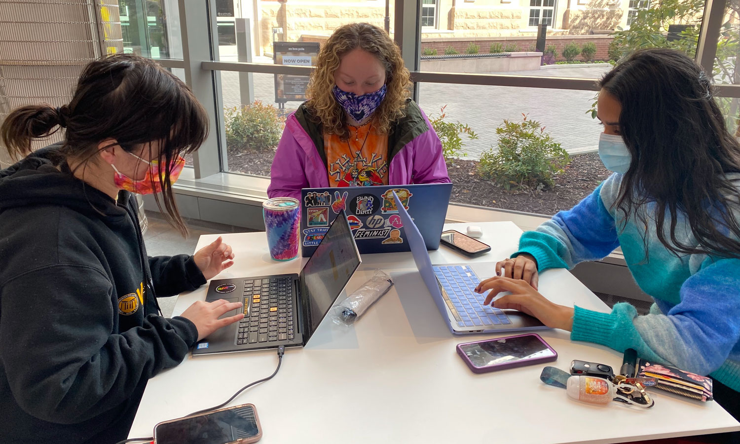3 female students working on laptops