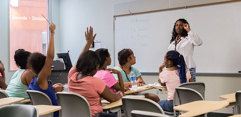 Rosalyn Hobson Hargraves teaching in a classroom