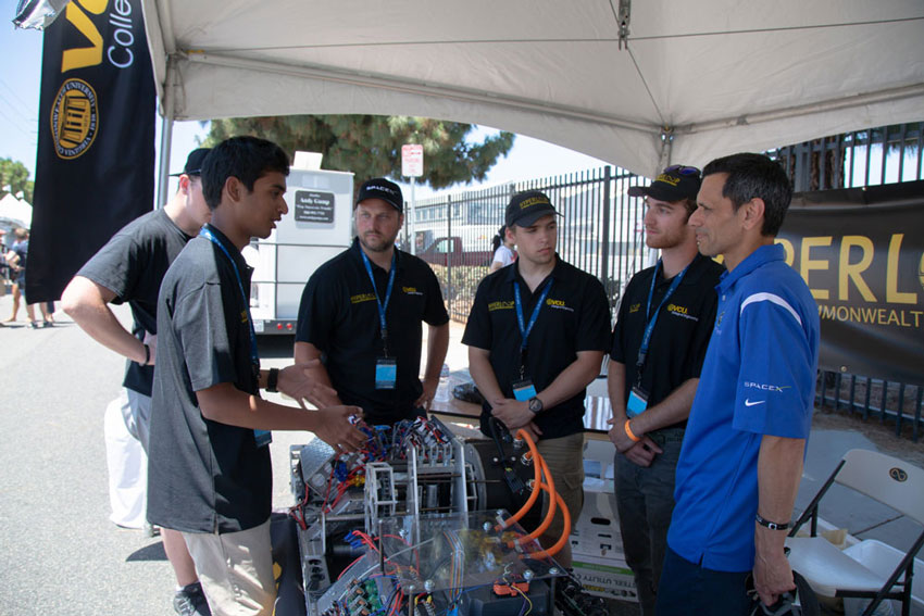 Hyperloop at VCU team members give VCU President Michael Rao, Ph.D., a closer look at the inner workings of their pod vehicle design.